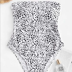 NWT BLACK AND WHITE ONE PIECE SWIMSUIT